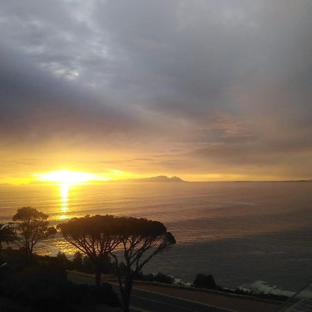 Oceana Palms Luxury Guest House Gordons Bay Bagian luar foto