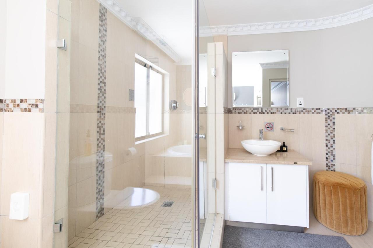 Oceana Palms Luxury Guest House Gordons Bay Bagian luar foto